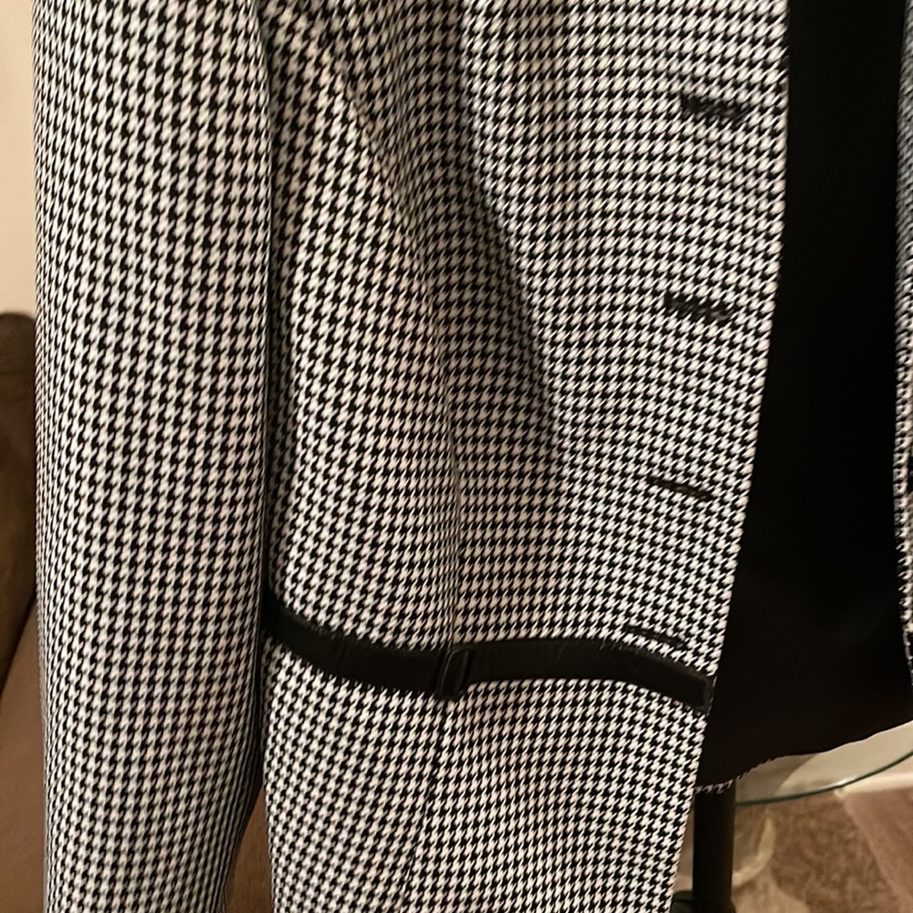 Buttoned down Houndstooth Blazer - Picture 2 of 5